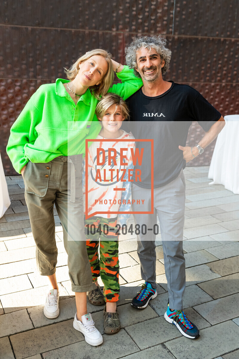 Lauren Goodman, Nate Goodman, Amir Mortazavi, FAMSF Hosts Judy Chicago's Forever de Young Art Installation, de Young Museum. 50 Hagiwara Tea Garden Dr, October 16th, 2021, Photo #1040-20480-0 Lauren Goodman, Nate Goodman, Amir Mortazavi, Photo #1040-20480-0