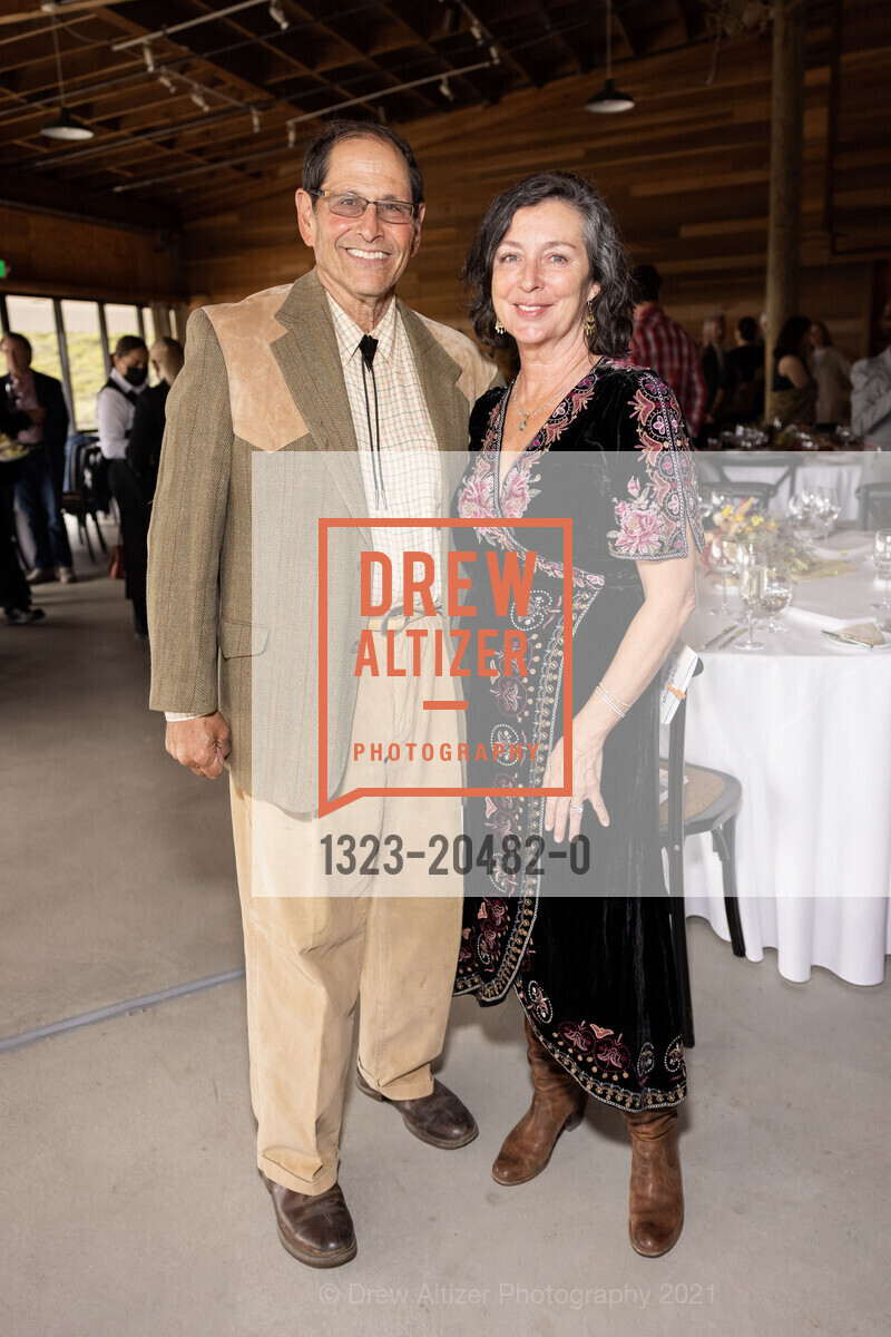 Steve Michaelson, Susan Petterson Lyddon, Artful Harvest Benefit 2021, Djerassi Resident Artists Program. 2325 Bear Gulch Rd, Woodside, CA 94062, October 17th, 2021, Photo #1323-20482-0 Steve Michaelson, Susan Petterson Lyddon, Photo #1323-20482-0