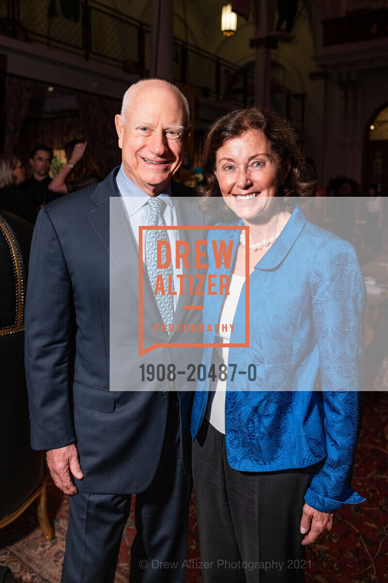 Jim Herbert, Cecilia Herbert, Museum of Performance + Design Arts Medallion, Saint Joseph’s Arts Society. 1401 Howard St, October 21st, 2021, Photo #1908-20487-0 Jim Herbert, Cecilia Herbert, Photo #1908-20487-0