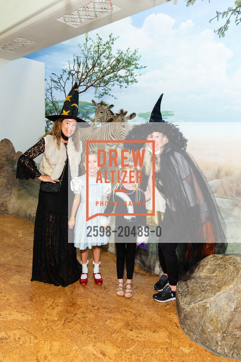 Paige Lyon, Blythe Barger, Teddy Barger, Millicent Lyon, SuperNatural Halloween, California Academy of Sciences. 55 Music Concourse Dr, October 22nd, 2021, Photo #2598-20489-0 Paige Lyon, Blythe Barger, Teddy Barger, Millicent Lyon, Photo #2598-20489-0