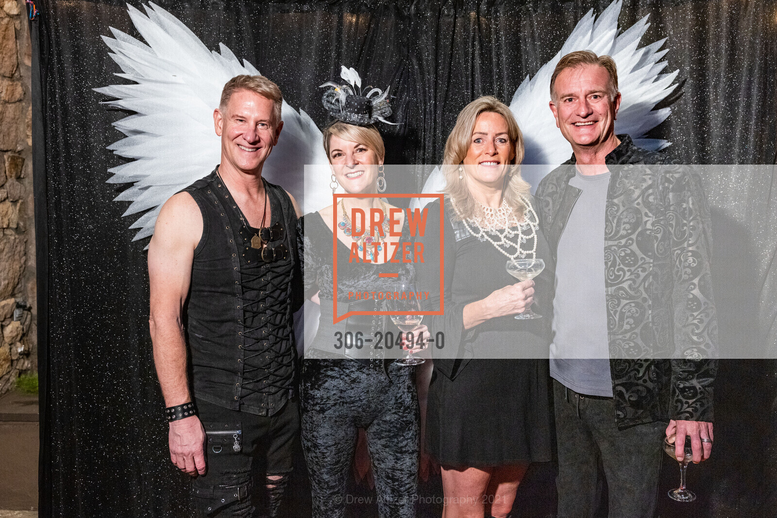 Scott Mendelson, Heidi Bamburg, Shara Christensen, Dave Heslov, Saints and Sinners Dinner Drag Show, The Saint. 1351 Main St, October 27th, 2021, Photo #306-20494-0 Scott Mendelson, Heidi Bamburg, Shara Christensen, Dave Heslov, Photo #306-20494-0