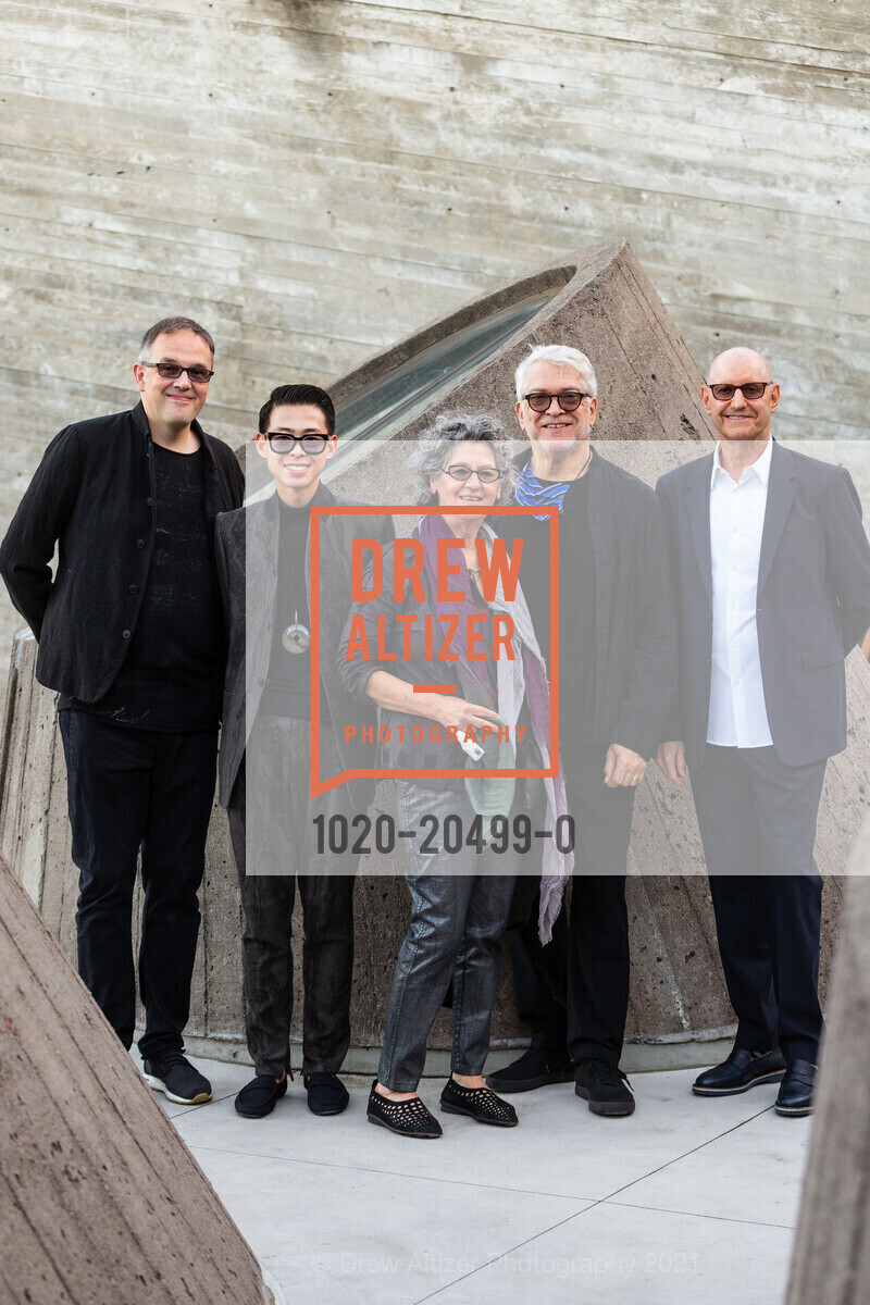 Stephen Spector, Robert Ripps, Theodore Ueki, Philip Goward, SFAI Looking Forward Art Auction & Sale, SF Art Institute. 800 Chestnut St, November 4th, 2021, Photo #1020-20499-0 Stephen Spector, Robert Ripps, Theodore Ueki, Philip Goward, Photo #1020-20499-0