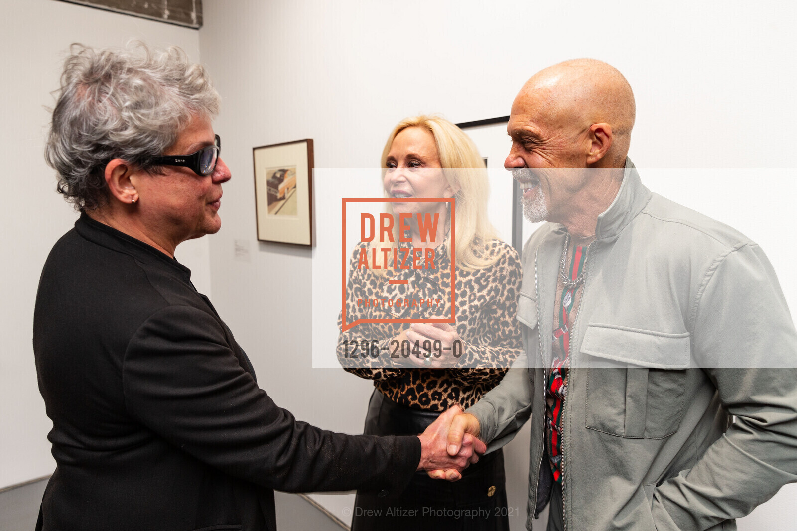 Maria Elena Gonzalez, Julie Wainwright, Tom McKinley, SFAI Looking Forward Art Auction & Sale, SF Art Institute. 800 Chestnut St, November 4th, 2021, Photo #1296-20499-0 Maria Elena Gonzalez, Julie Wainwright, Tom McKinley, Photo #1296-20499-0