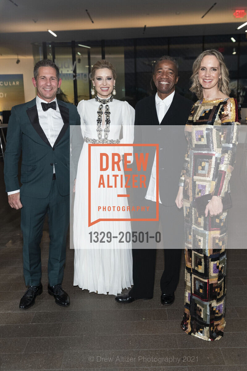Adam Clammer, Kate Harbin Clammer, Walter Hood, Jessica Moment, The de Young Museum Presents ON THE EDGE benefit Honoring Artist Judy Chicago and Designer Walter Hood, de Young Museum. 50 Hagiwara Tea Garden Dr, November 5th, 2021, Photo #1329-20501-0 Adam Clammer, Kate Harbin Clammer, Walter Hood, Jessica Moment, Photo #1329-20501-0