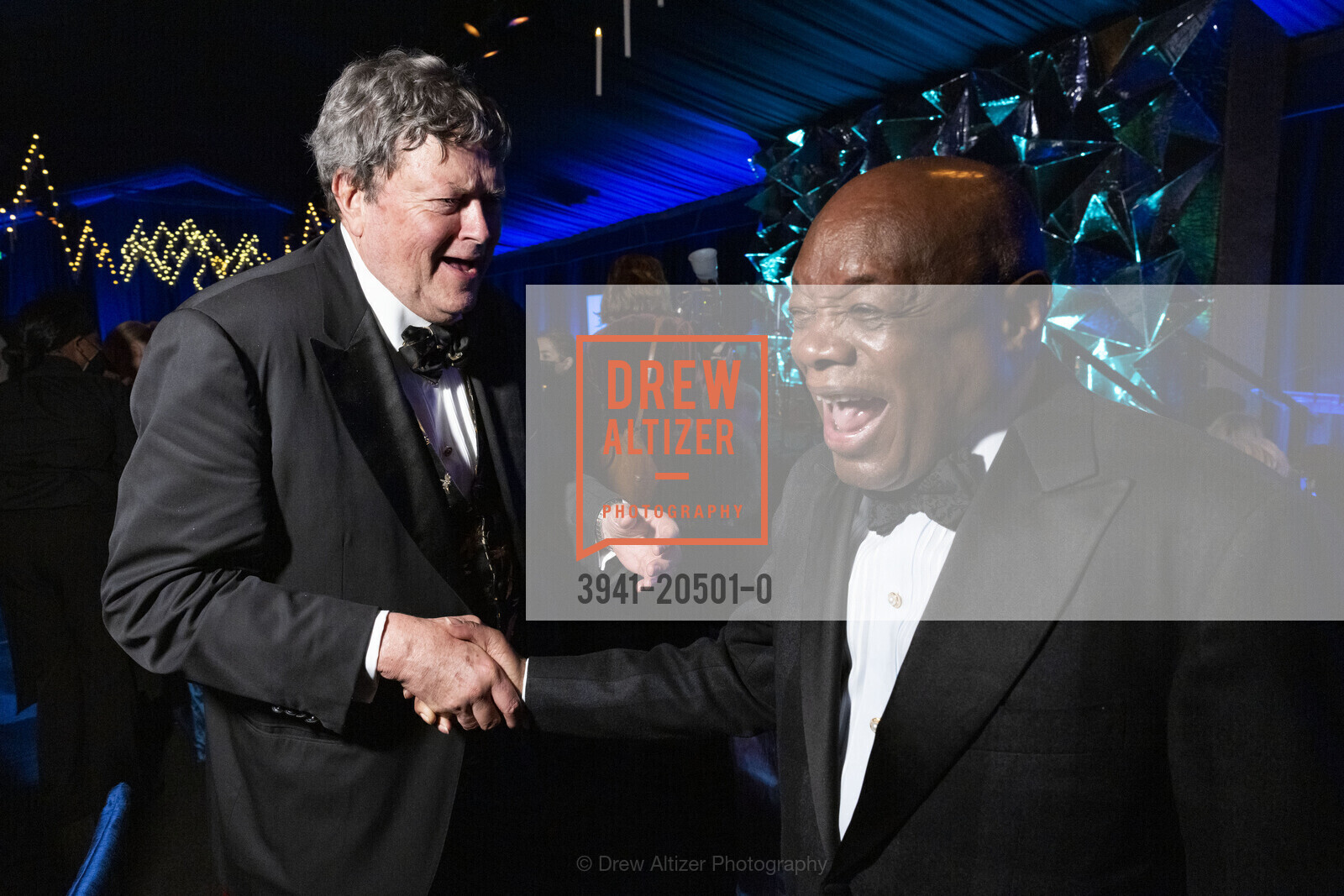 John Gunn, Willie Brown, The de Young Museum Presents ON THE EDGE benefit Honoring Artist Judy Chicago and Designer Walter Hood, de Young Museum. 50 Hagiwara Tea Garden Dr, Photo #3941-20501-0 John Gunn, Willie Brown, Photo #3941-20501-0