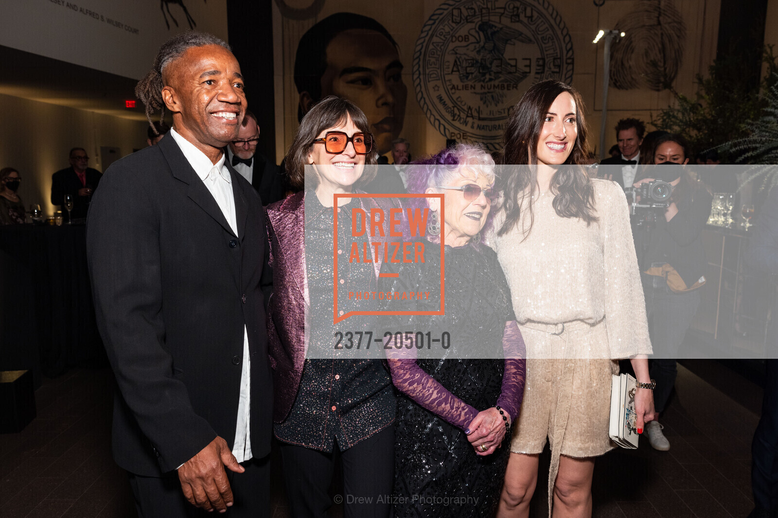 Walter Hood, Sarah Thornton, Judy Chicago, Kaitlyn Krieger, The de Young Museum Presents ON THE EDGE benefit Honoring Artist Judy Chicago and Designer Walter Hood, de Young Museum. 50 Hagiwara Tea Garden Dr, Photo #2377-20501-0 Walter Hood, Sarah Thornton, Judy Chicago, Kaitlyn Krieger, Photo #2377-20501-0