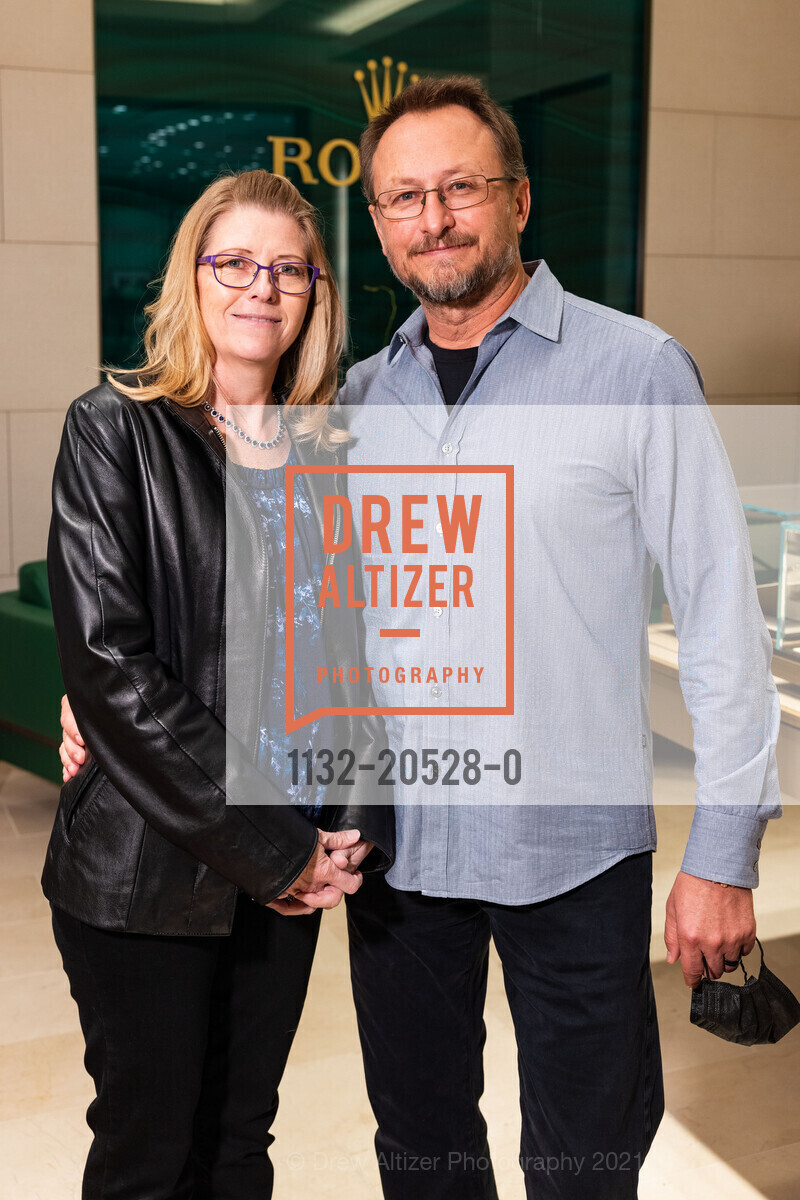 Dawn Keller, Chris Keller, Heller Jewelers 25th Anniversary Party, Heller Jewelers. 6000 Bollinger Canyon Rd, November 18th, 2021, Photo #1132-20528-0 Dawn Keller, Chris Keller, Photo #1132-20528-0