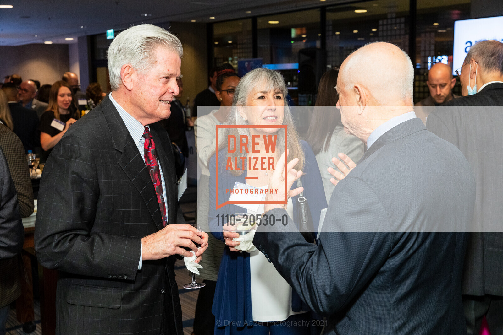 Dennis McQuaid, Susan McQuaid, Jim Herbert, Bay Area Council's 76th Annual Dinner & Bay Area Business Hall of Fame, Hyatt Regency San Francisco. 5 Embarcadero Ctr, November 18th, 2021, Photo #1110-20530-0 Dennis McQuaid, Susan McQuaid, Jim Herbert, Photo #1110-20530-0