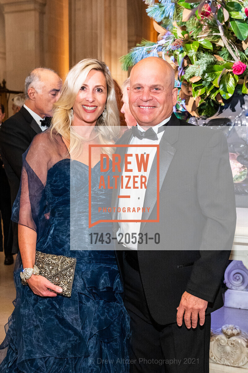 Ginny Ziegler, Andy Zimmerman, SF Opera Guild's An Evening on the Stage, SF Opera. 301 Van Ness Ave, November 30th, 2021, Photo #1743-20531-0 Ginny Ziegler, Andy Zimmerman, Photo #1743-20531-0