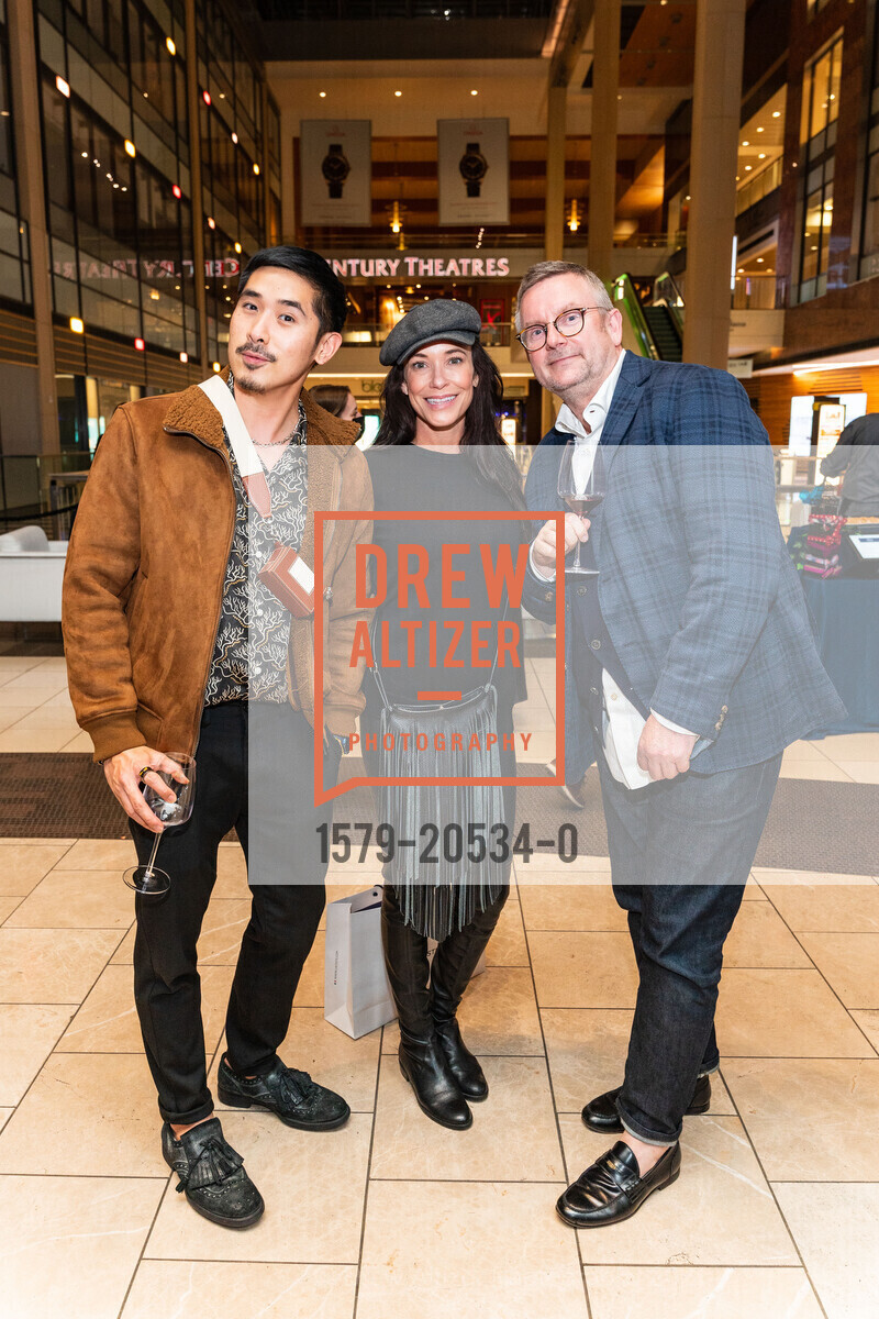 Tuan Kao, Kimberly Henry, Justin Pace, Westfield SF Holiday Tree Lighting and Modern Luxury Wine Country Awards, Westfield San Francisco Centre. 865 Market St, December 1st, 2021, Photo #1579-20534-0 Tuan Kao, Kimberly Henry, Justin Pace, Photo #1579-20534-0