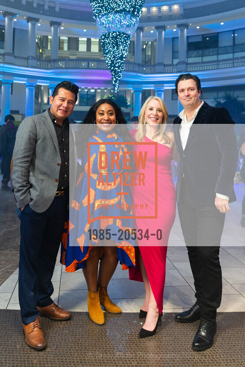 Juan Hernandez, Gwyneth Borden, Autumn O'Keefe, Nick Jamaville, Westfield SF Holiday Tree Lighting and Modern Luxury Wine Country Awards, Westfield San Francisco Centre. 865 Market St, December 1st, 2021, Photo #1985-20534-0 Juan Hernandez, Gwyneth Borden, Autumn O'Keefe, Nick Jamaville, Photo #1985-20534-0