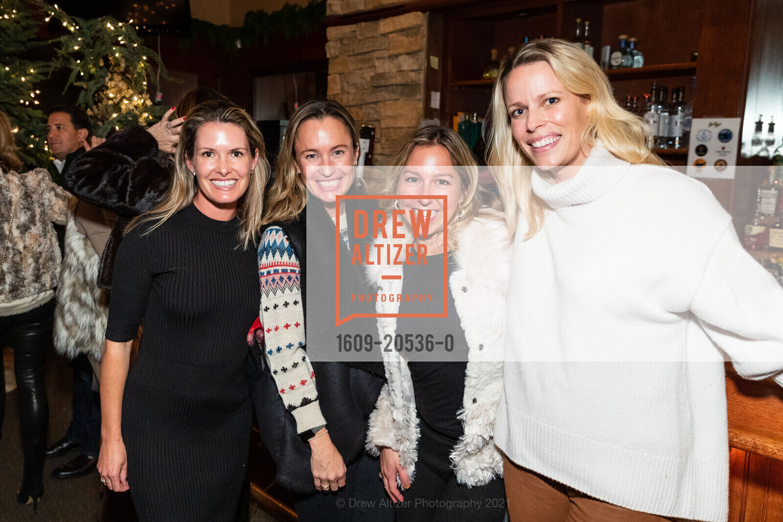 Noa Schult, Katherine Jones, Kim Wheeler, Martha Noel, Photo #1609-20536-0