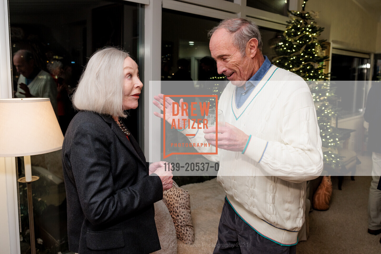 Gretchen Kimball, Andrew Frankl, A Christmas Carol by Charles Dickens Launch Party, Private Residence, December 2nd, 2021, Photo #1139-20537-0 Gretchen Kimball, Andrew Frankl, Photo #1139-20537-0