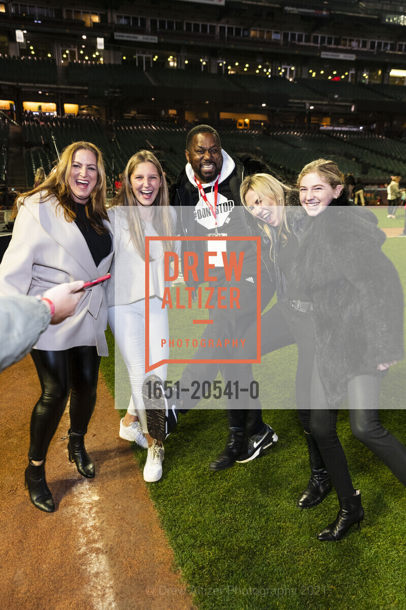 Jessica Grimes, Chloe Frushtick, Ricky Watters, Stacy Carney Skytt, Tracy Carney Skytt, Holiday Heroes, 24 Willie Mays Plaza. 24 Willie Mays Plaza, December 7th, 2021, Photo #1651-20541-0 Jessica Grimes, Chloe Frushtick, Ricky Watters, Stacy Carney Skytt, Tracy Carney Skytt, Photo #1651-20541-0