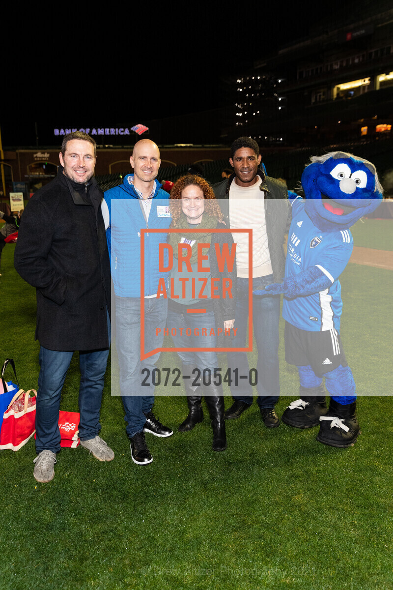 Joe Cannon, Ian Goldberg, Joanna Pasternack, Khari Stephenson, Holiday Heroes, 24 Willie Mays Plaza. 24 Willie Mays Plaza, December 7th, 2021, Photo #2072-20541-0 Joe Cannon, Ian Goldberg, Joanna Pasternack, Khari Stephenson, Photo #2072-20541-0