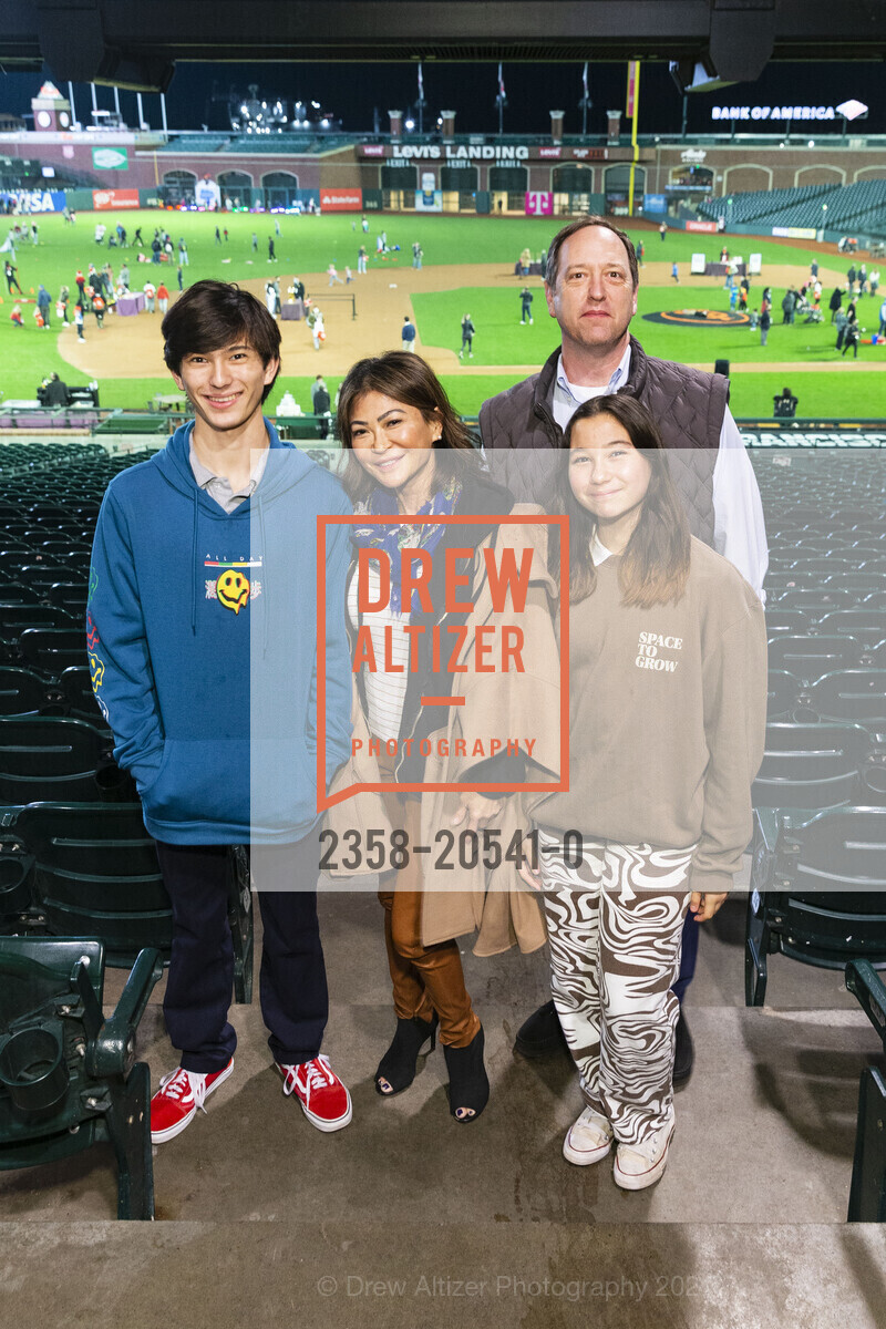 Daniel Davenport Gross, Susan Davenport, Michael Gross, Scott Davenport Gross, Holiday Heroes, 24 Willie Mays Plaza. 24 Willie Mays Plaza, December 7th, 2021, Photo #2358-20541-0 Daniel Davenport Gross, Susan Davenport, Michael Gross, Scott Davenport Gross, Photo #2358-20541-0