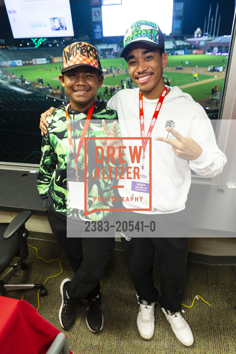 Shane Watters, Ricky Watters Jr., Holiday Heroes, 24 Willie Mays Plaza. 24 Willie Mays Plaza, December 7th, 2021, Photo #2383-20541-0 Shane Watters, Ricky Watters Jr., Photo #2383-20541-0