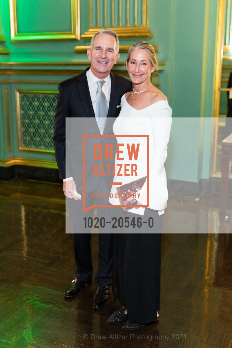 Jeffrey Gibson, Gael Bruno, Sotheby's Holiday Party, San Francisco War Memorial & Performing Arts Center. 401 Van Ness Avenues, December 8th, 2021, Photo #1020-20546-0 Jeffrey Gibson, Gael Bruno, Photo #1020-20546-0