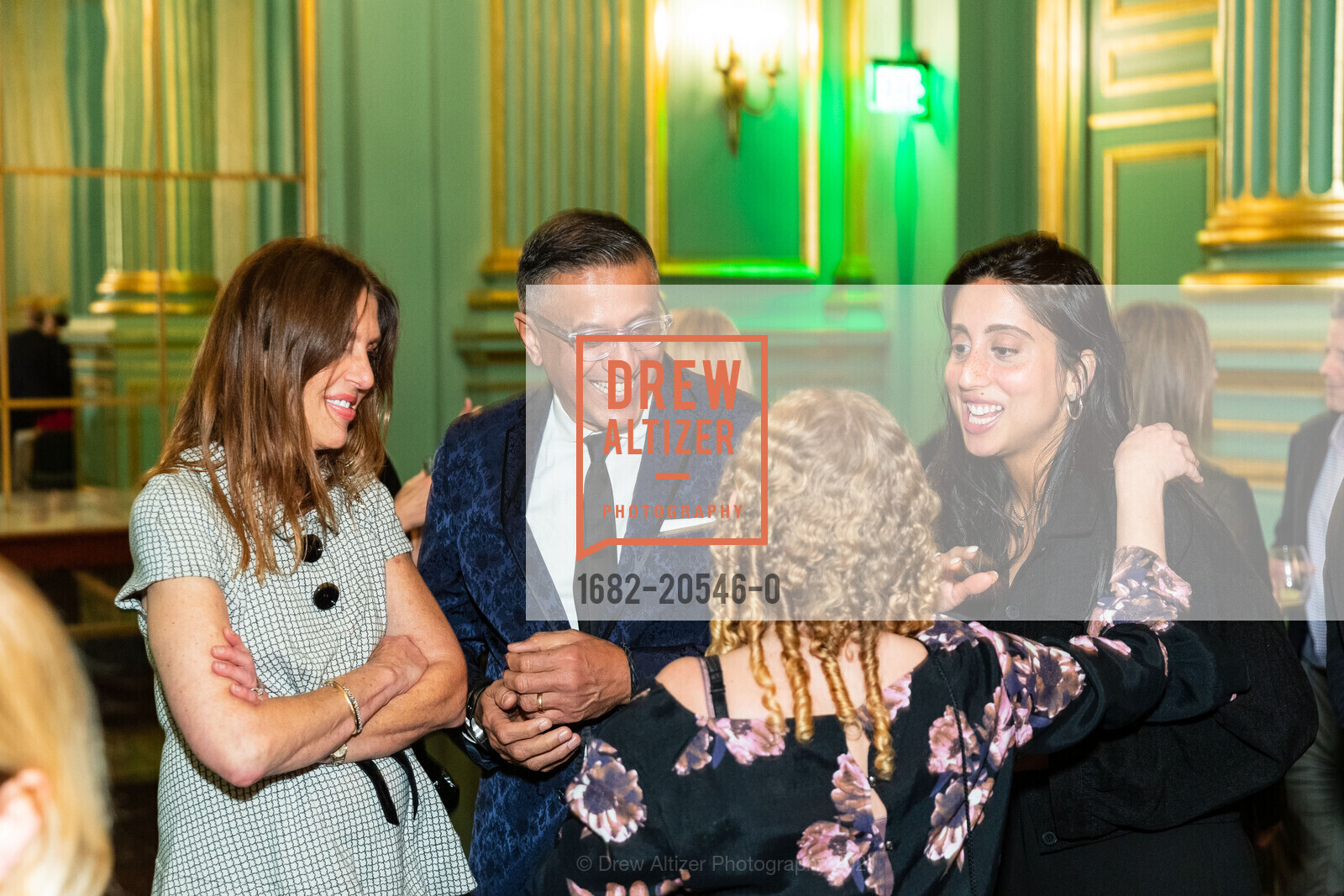 Barbara Sharif, Arthur Sharif, Claire Sharif, Sotheby's Holiday Party, San Francisco War Memorial & Performing Arts Center. 401 Van Ness Avenues, December 8th, 2021, Photo #1682-20546-0 Barbara Sharif, Arthur Sharif, Claire Sharif, Photo #1682-20546-0