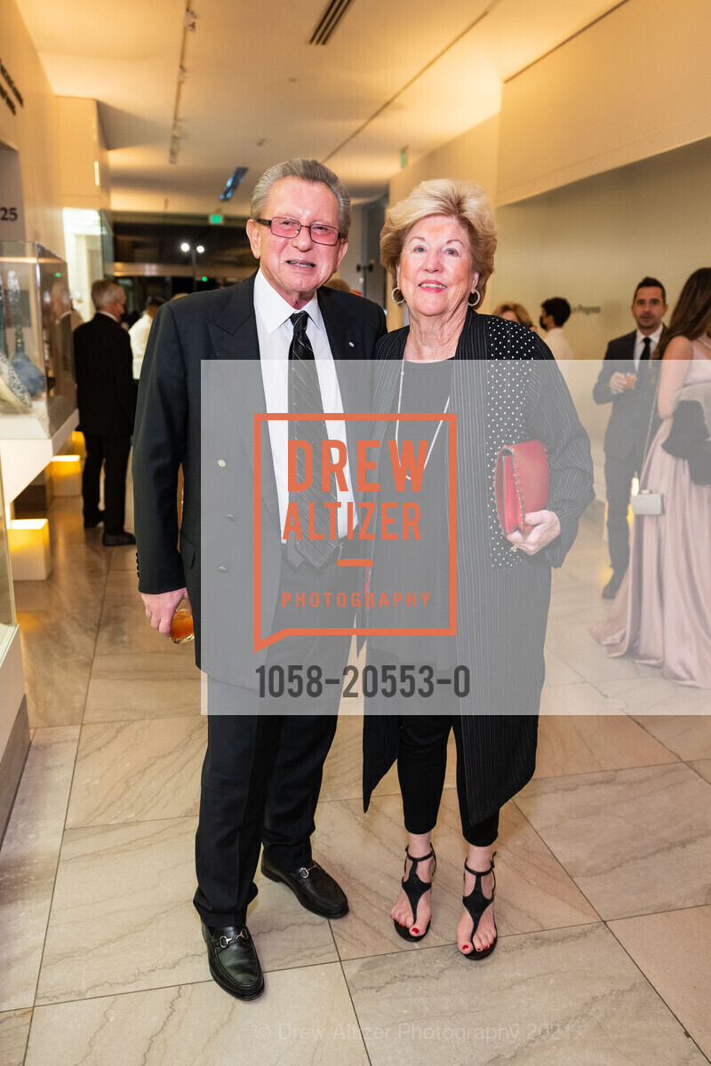 George Marcus, Judy Marcus, An Elegant Evening in the Court of Honor / Legion of Honor Museum Benefit, Legion of Honor. 100 34th Ave, December 14th, 2021, Photo #1058-20553-0 George Marcus, Judy Marcus, Photo #1058-20553-0