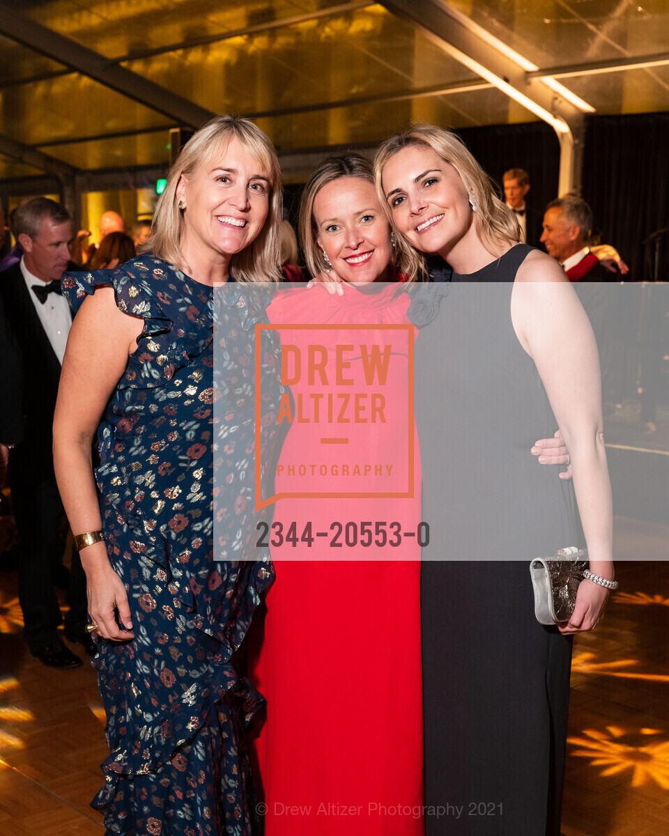 Carrie Goodyear, Jenny Stegall, Max Boyer Glynn, An Elegant Evening in the Court of Honor / Legion of Honor Museum Benefit, Legion of Honor. 100 34th Ave, December 14th, 2021, Photo #2344-20553-0 Carrie Goodyear, Jenny Stegall, Max Boyer Glynn, Photo #2344-20553-0