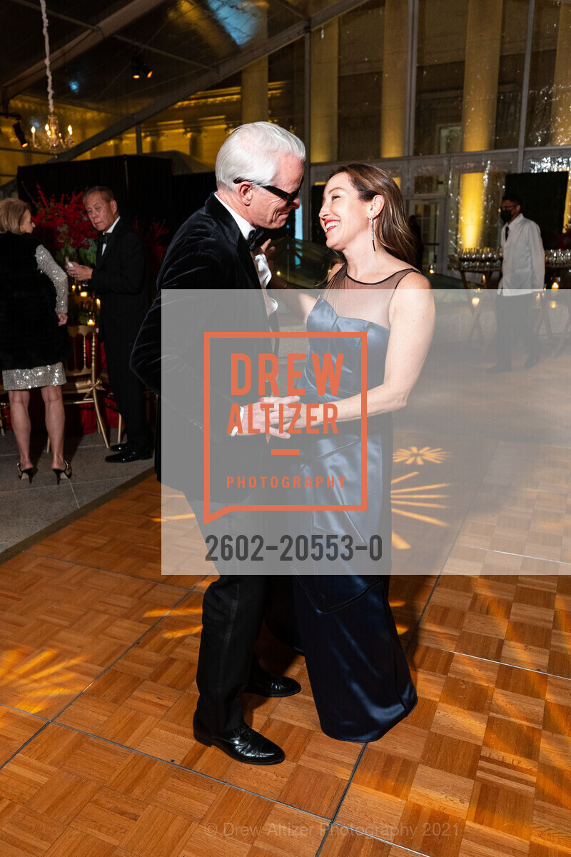 Mark Riedy, Blythe Barger, An Elegant Evening in the Court of Honor / Legion of Honor Museum Benefit, Legion of Honor. 100 34th Ave, December 14th, 2021, Photo #2602-20553-0 Mark Riedy, Blythe Barger, Photo #2602-20553-0