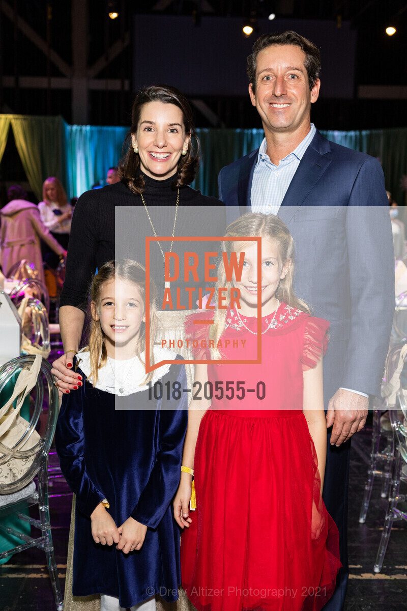 Kelsey Lamond, Olivia Lamond, Juliette Lamond, David Lamond, Nutcracker Benefit Luncheon: Land of Dreams, Zellerbach Rehearsal Hall. 300 Franklin St, December 12th, 2021, Photo #1018-20555-0 Kelsey Lamond, Olivia Lamond, Juliette Lamond, David Lamond, Photo #1018-20555-0