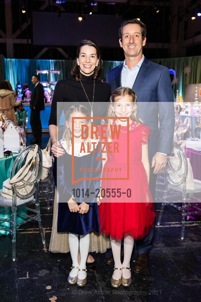 Kelsey Lamond, Olivia Lamond, Juliette Lamond, David Lamond, Nutcracker Benefit Luncheon: Land of Dreams, Zellerbach Rehearsal Hall. 300 Franklin St, December 12th, 2021, Photo #1014-20555-0 Kelsey Lamond, Olivia Lamond, Juliette Lamond, David Lamond, Photo #1014-20555-0