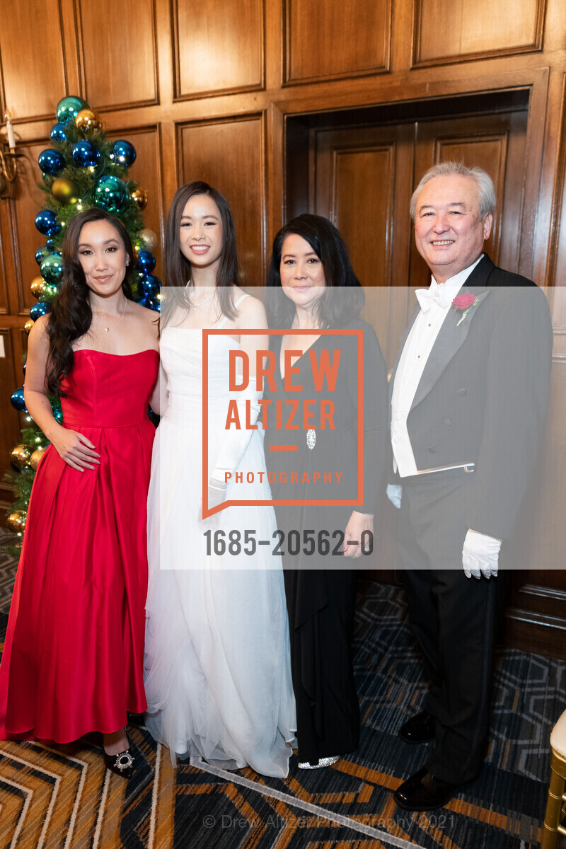 Isabelle Pinard, Audrey Camille Lee Pinard, Jocelyn Pinard, Donald William Pinard, San Francisco Debutante Ball 2021, St. Francis Hotel, December 19th, 2021, Photo #1685-20562-0 Isabelle Pinard, Audrey Camille Lee Pinard, Jocelyn Pinard, Donald William Pinard, Photo #1685-20562-0