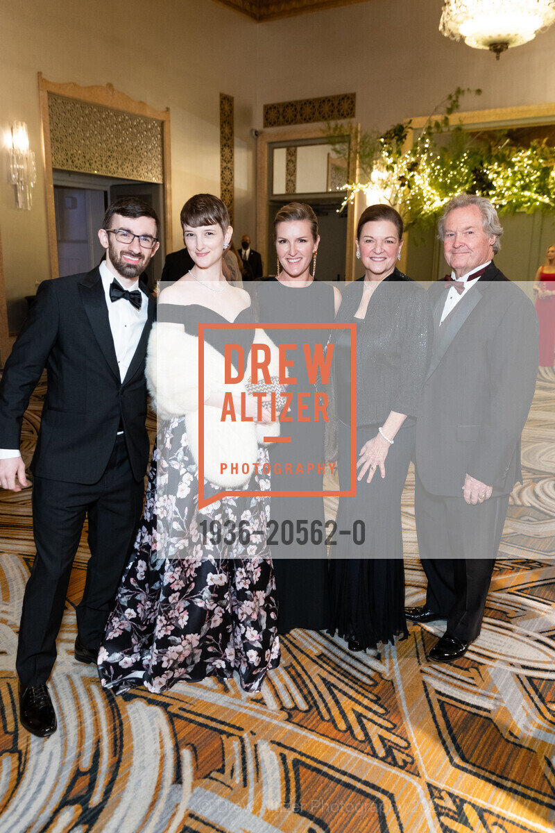 Adam Stark, Morgan Malott, Danielle Osler, Susan Malott, Jim Malott, San Francisco Debutante Ball 2021, St. Francis Hotel, December 19th, 2021, Photo #1936-20562-0 Adam Stark, Morgan Malott, Danielle Osler, Susan Malott, Jim Malott, Photo #1936-20562-0