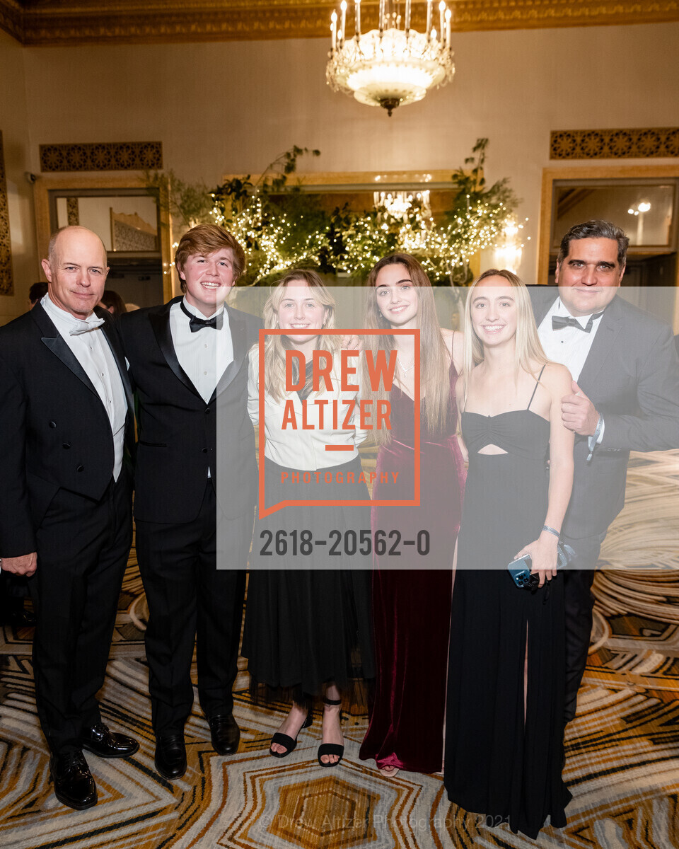 Geoffrey Emmett Callan, Hayes Sherman, Siena Callan, Logan Stern, Bailey Stern, Peter Stern, San Francisco Debutante Ball 2021, St. Francis Hotel, December 19th, 2021, Photo #2618-20562-0 Geoffrey Emmett Callan, Hayes Sherman, Siena Callan, Logan Stern, Bailey Stern, Peter Stern, Photo #2618-20562-0