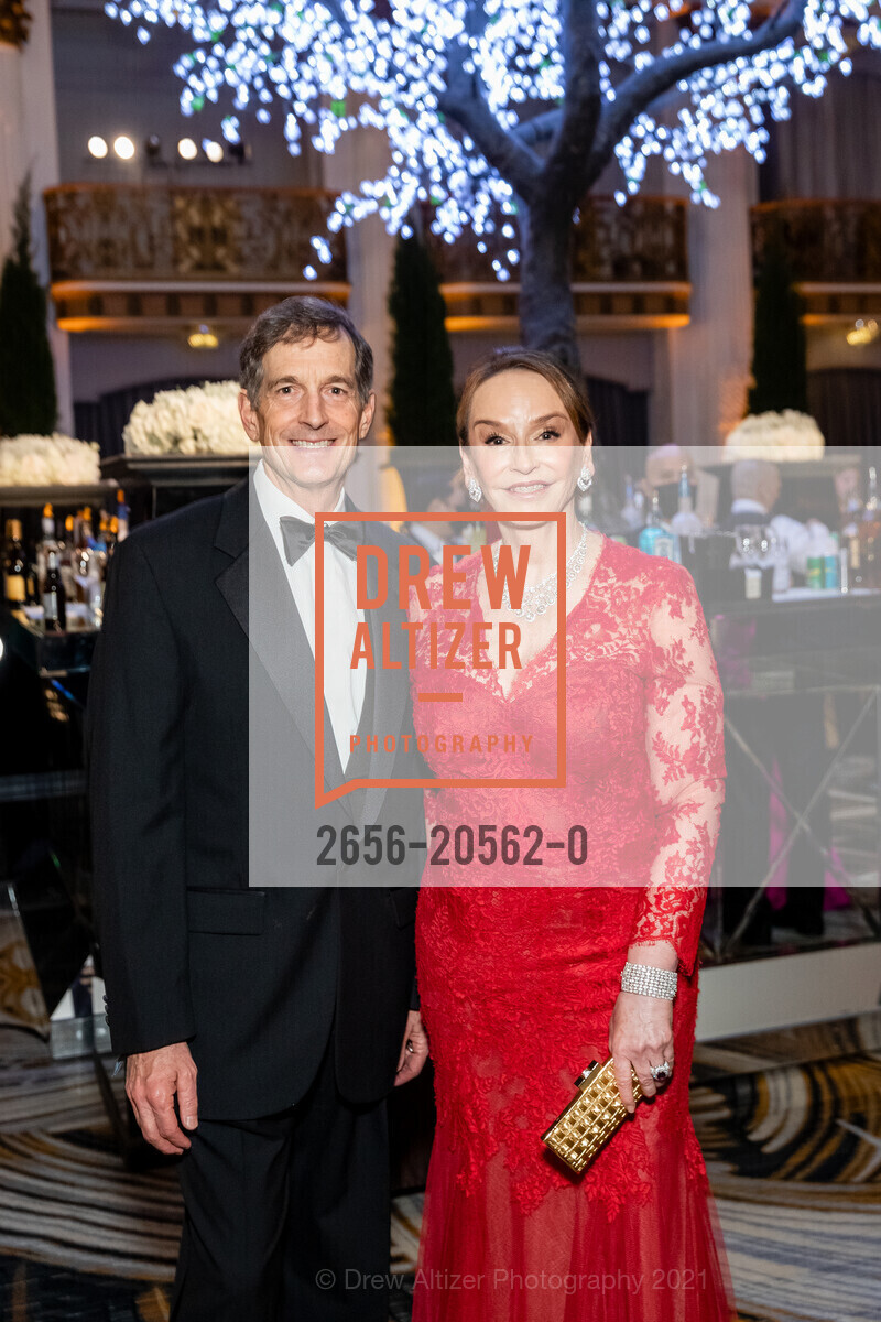 Scott Stephens, Elisa Stephens, San Francisco Debutante Ball 2021, St. Francis Hotel, December 19th, 2021, Photo #2656-20562-0 Scott Stephens, Elisa Stephens, Photo #2656-20562-0