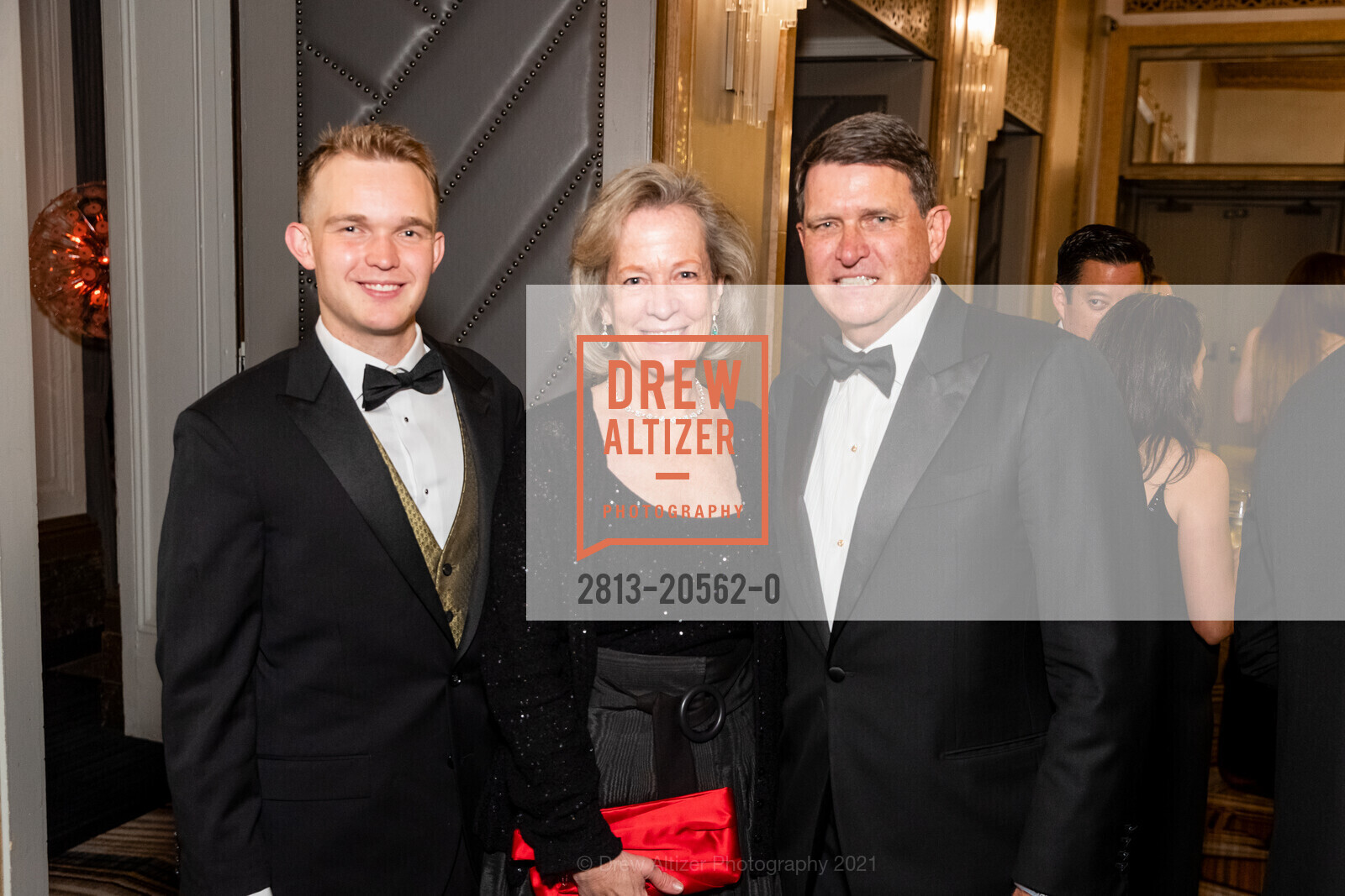 William Poole, Lynn Poole, Ed Poole, San Francisco Debutante Ball 2021, St. Francis Hotel, December 19th, 2021, Photo #2813-20562-0 William Poole, Lynn Poole, Ed Poole, Photo #2813-20562-0