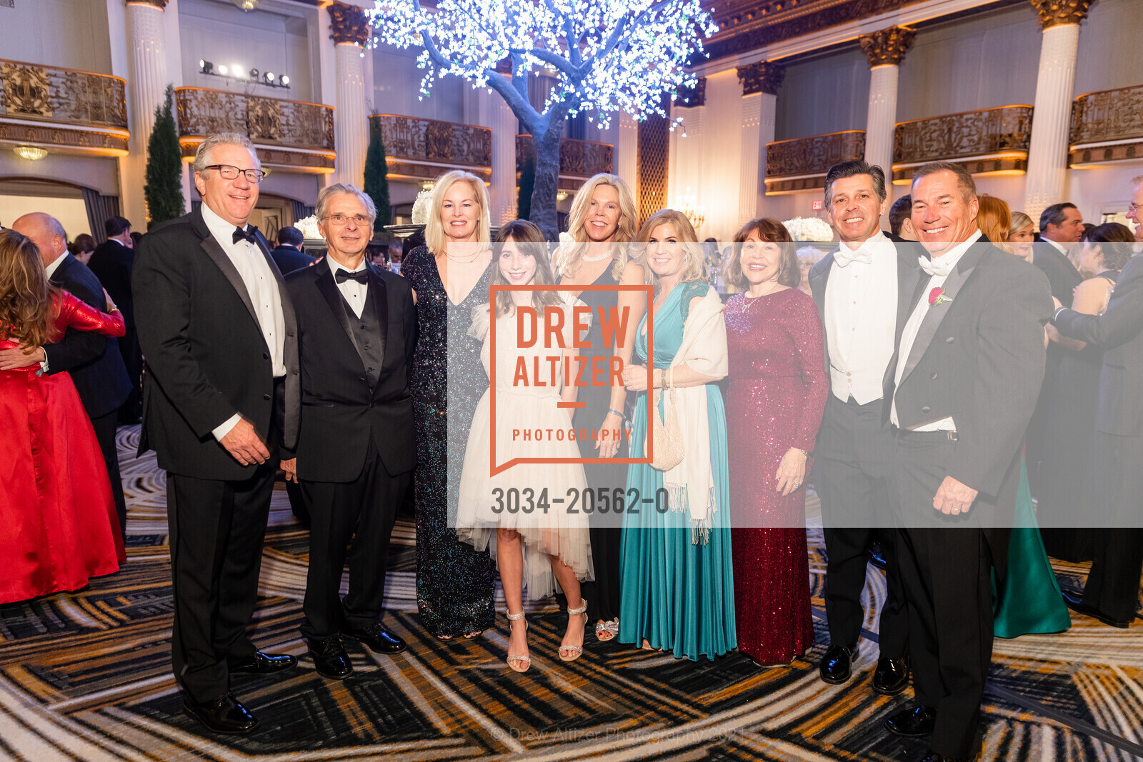 Todd Niedermeyer, Julie Flaherty, Debbie Niedermeyer, Julie Soja, Steven John Soja, David Michael Flaherty, San Francisco Debutante Ball 2021, St. Francis Hotel, December 19th, 2021, Photo #3034-20562-0 Todd Niedermeyer, Julie Flaherty, Debbie Niedermeyer, Julie Soja, Steven John Soja, David Michael Flaherty, Photo #3034-20562-0
