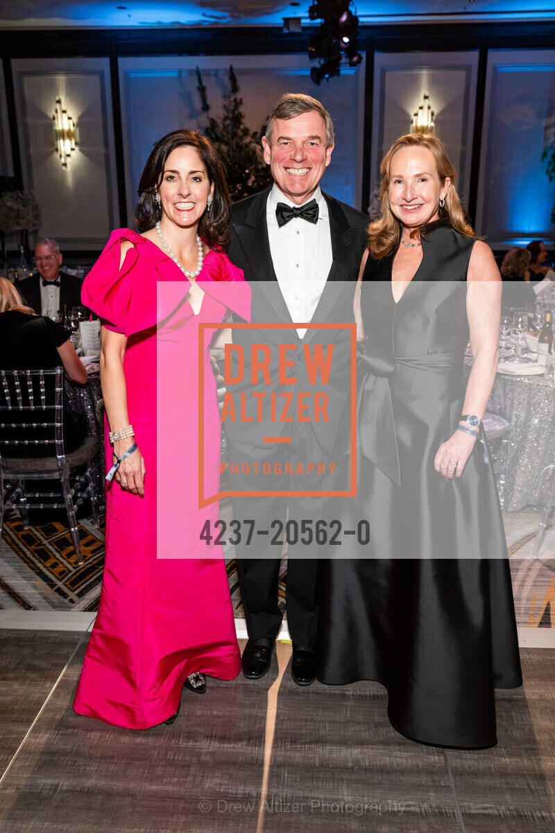 Stacey Dobos, James Farrell, Anne Pedrero, San Francisco Debutante Ball 2021, St. Francis Hotel, Photo #4237-20562-0 Stacey Dobos, James Farrell, Anne Pedrero, Photo #4237-20562-0