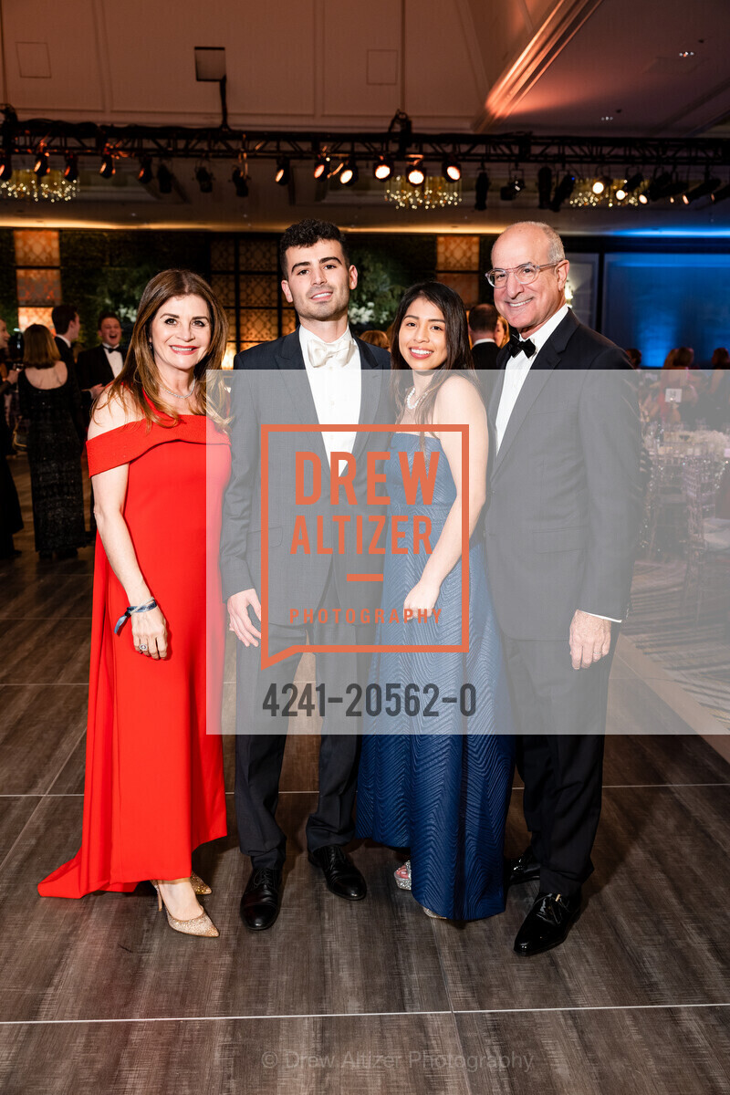 Farah Makras, Tyler Makras, Lyla Makras, Victor Makras, San Francisco Debutante Ball 2021, St. Francis Hotel, Photo #4241-20562-0 Farah Makras, Tyler Makras, Lyla Makras, Victor Makras, Photo #4241-20562-0