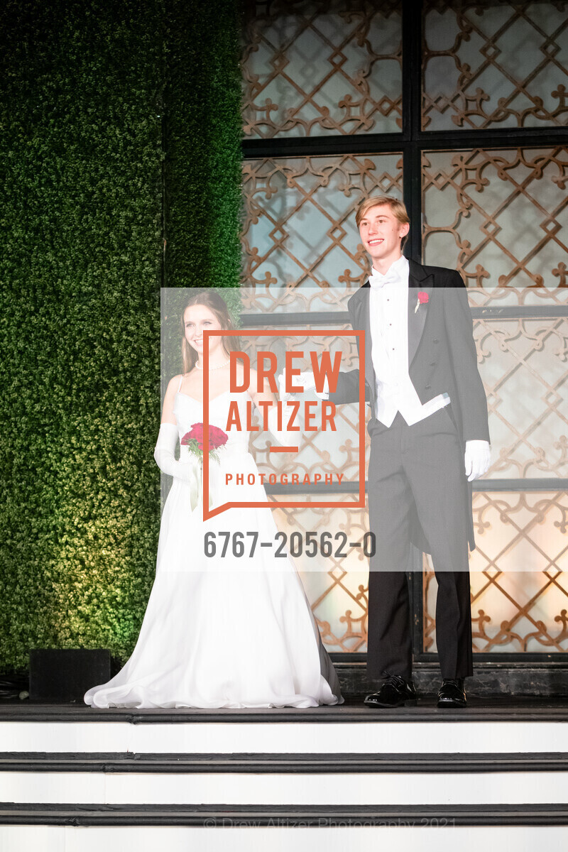 Isabella Bronte Griepp, Christopher Brooks Lamm, San Francisco Debutante Ball 2021, St. Francis Hotel, December 19th, 2021, Photo #6767-20562-0 Isabella Bronte Griepp, Christopher Brooks Lamm, Photo #6767-20562-0