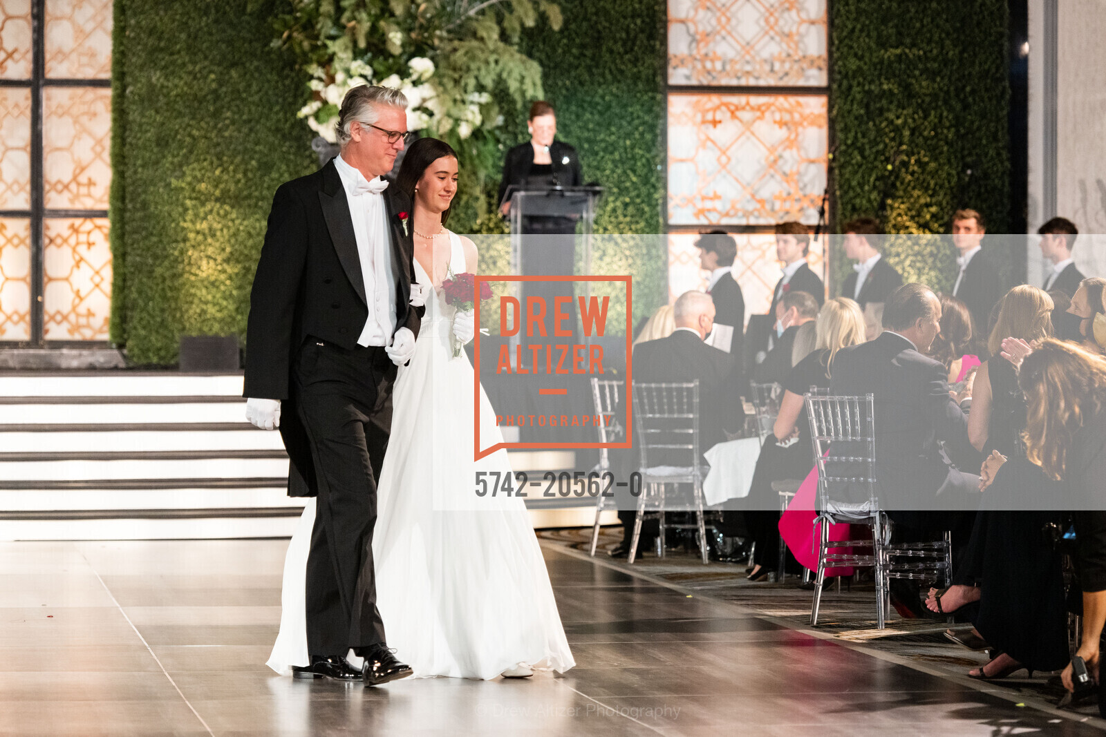 Andrew Patrick Evashchen, Carmela Francesca Evashchen, San Francisco Debutante Ball 2021, St. Francis Hotel, Photo #5742-20562-0 Andrew Patrick Evashchen, Carmela Francesca Evashchen, Photo #5742-20562-0