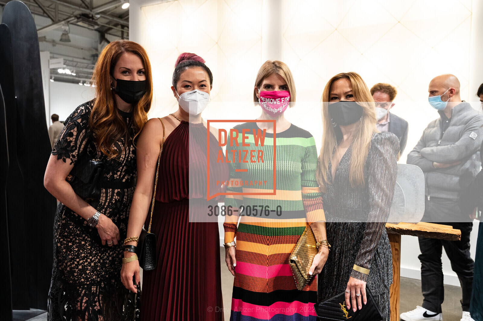 Ava Bradley, Alicia Chung, Nancy Evers, Jocelyn Abisia, FOG Design + Art Preview Gala, Fort Mason Center Festival Pavilion. Marina Blvd, January 19th, 2022, Photo #3086-20576-0 Ava Bradley, Alicia Chung, Nancy Evers, Jocelyn Abisia, Photo #3086-20576-0