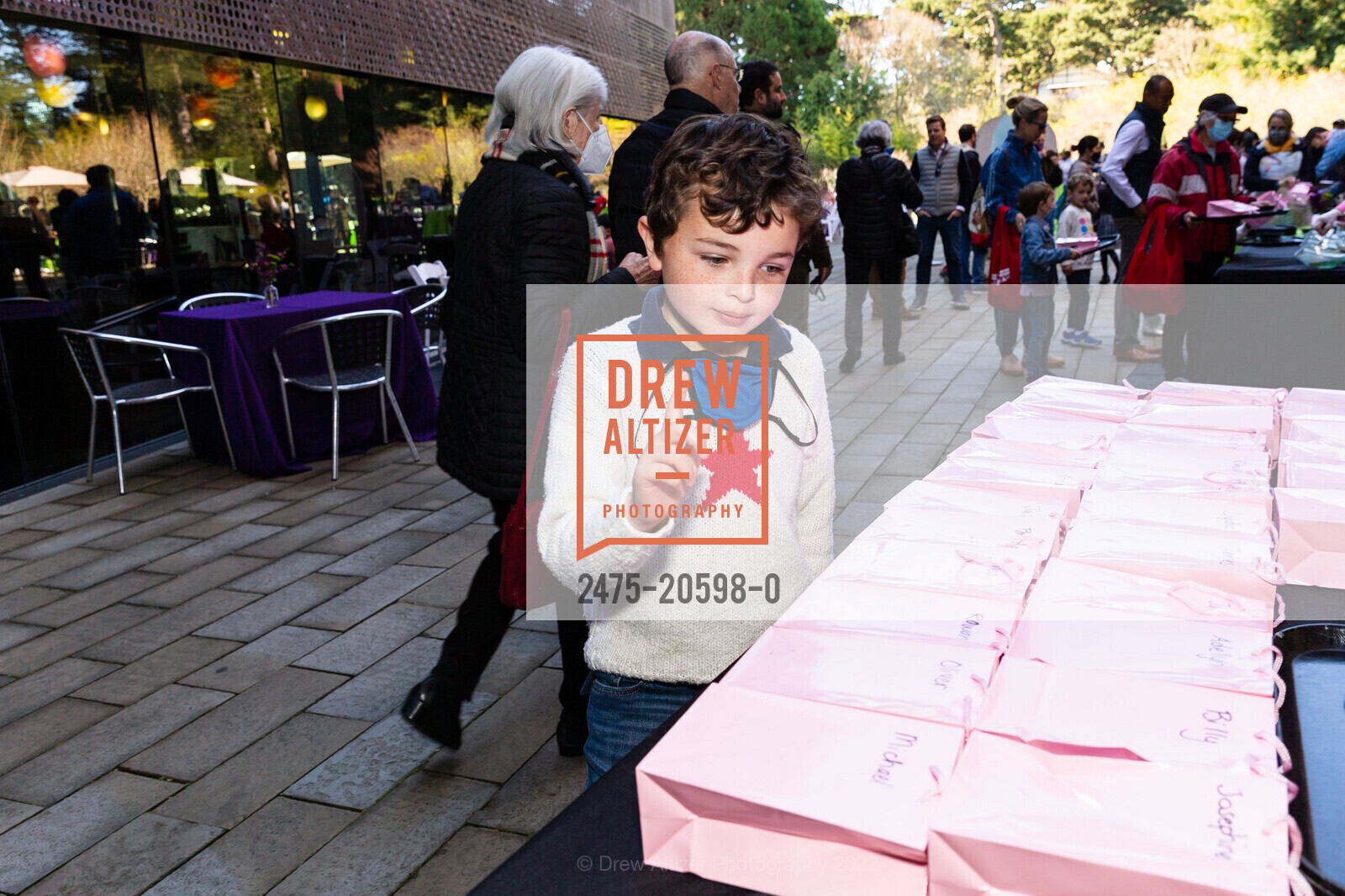 Billy Old, de Youngsters Day Out Benefactor, de Young Museum. 50 Hagiwara Tea Garden Dr, March 5th, 2022, Photo #2475-20598-0 Billy Old, Photo #2475-20598-0