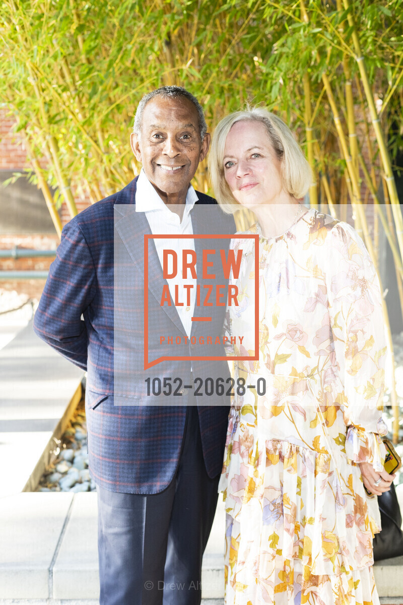 John Thompson, Sandi Thompson, Teach for America, San Francisco Design Center. 101 Henry Adams St, March 23rd, 2022, Photo #1052-20628-0 John Thompson, Sandi Thompson, Photo #1052-20628-0
