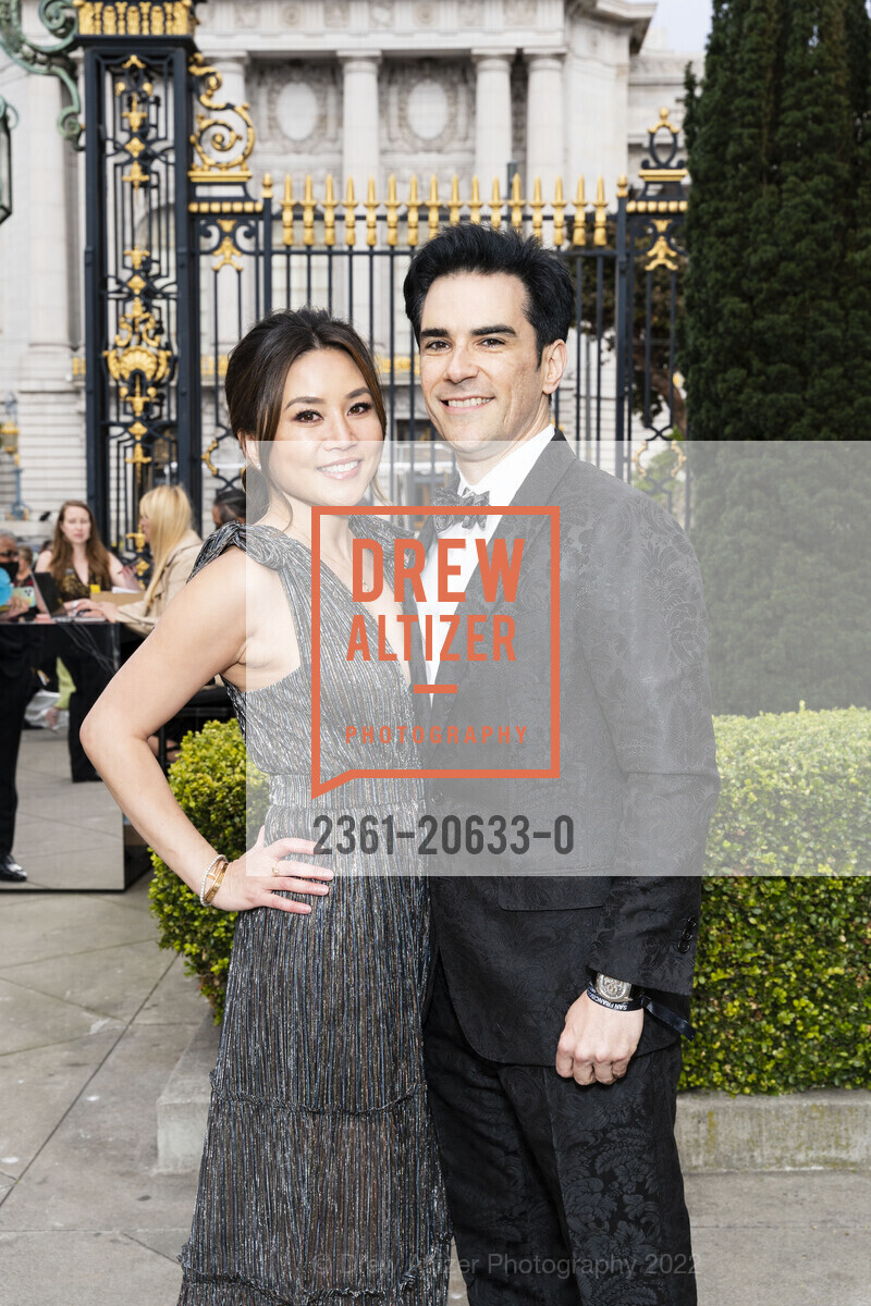 Elaine Miranda, Edward Miranda, San Francisco Ballet 2022 Season Gala, War Memorial Opera House. 301 Van Ness Ave, March 24th, 2022, Photo #2361-20633-0 Elaine Miranda, Edward Miranda, Photo #2361-20633-0