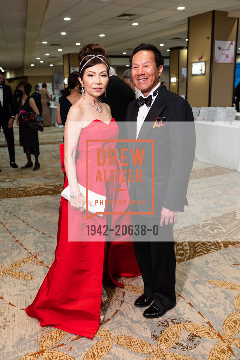 Kristen Chan, Michael Chan, Hawaii Opera Theatre Opera Ball, Sheraton Waikiki. 2255 Kalakaua Ave, March 26th, 2022, Photo #1942-20638-0 Kristen Chan, Michael Chan, Photo #1942-20638-0