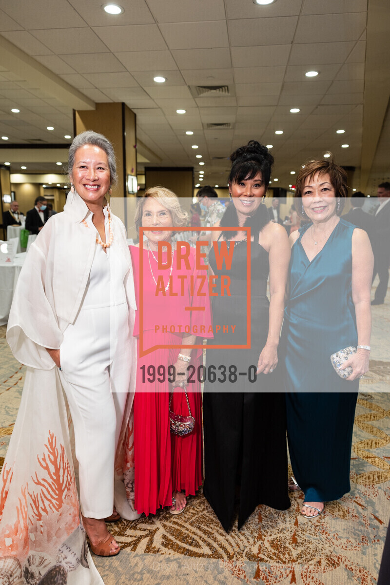 Diane Chen, Lynn Lally, Shelley Cramer, Joyce Tomonari, Hawaii Opera Theatre Opera Ball, Sheraton Waikiki. 2255 Kalakaua Ave, March 26th, 2022, Photo #1999-20638-0 Diane Chen, Lynn Lally, Shelley Cramer, Joyce Tomonari, Photo #1999-20638-0