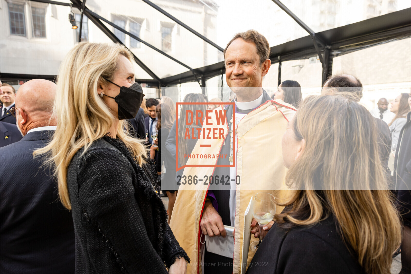 Jennifer Siebel Newsom, Malcolm Clemens Young, Heidi Ho, Memorial for Charlotte Shultz, Grace Cathedral. 1100 California St, March 30th, 2022, Photo #2386-20642-0 Jennifer Siebel Newsom, Malcolm Clemens Young, Heidi Ho, Photo #2386-20642-0