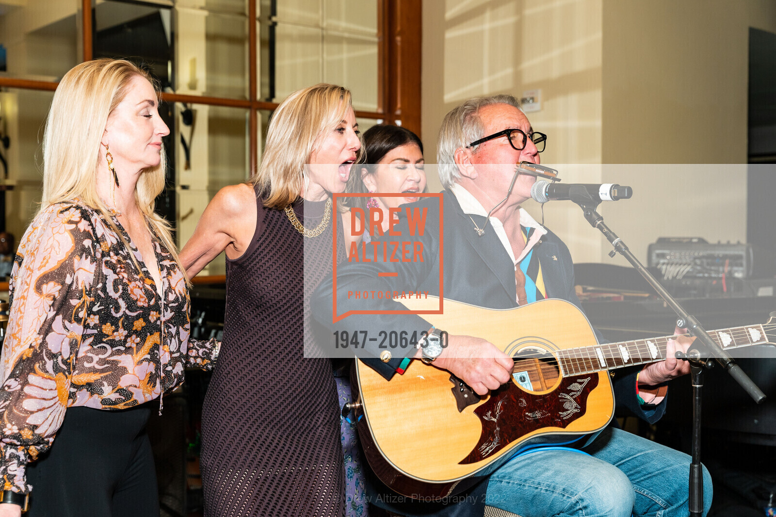 Jamie Harris, Joan Stracquadanio, Phil Claypool, The City & County of SF presents Top of the 'Marc' Event, InterContinental Mark Hopkins San Francisco. 999 California St, March 30th, 2022, Photo #1947-20643-0 Jamie Harris, Joan Stracquadanio, Phil Claypool, Photo #1947-20643-0