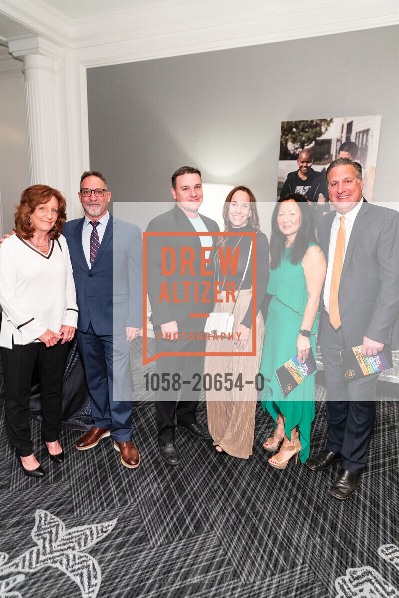 Toni Almeida, Mike Almeida, Mike Lindsay, Tami Lindsay, Janet, Tom Giarrusso, Family House 40th Anniversary Gala, The Ritz Carlton, April 2nd, 2022, Photo #1058-20654-0 Toni Almeida, Mike Almeida, Mike Lindsay, Tami Lindsay, Janet, Tom Giarrusso, Photo #1058-20654-0
