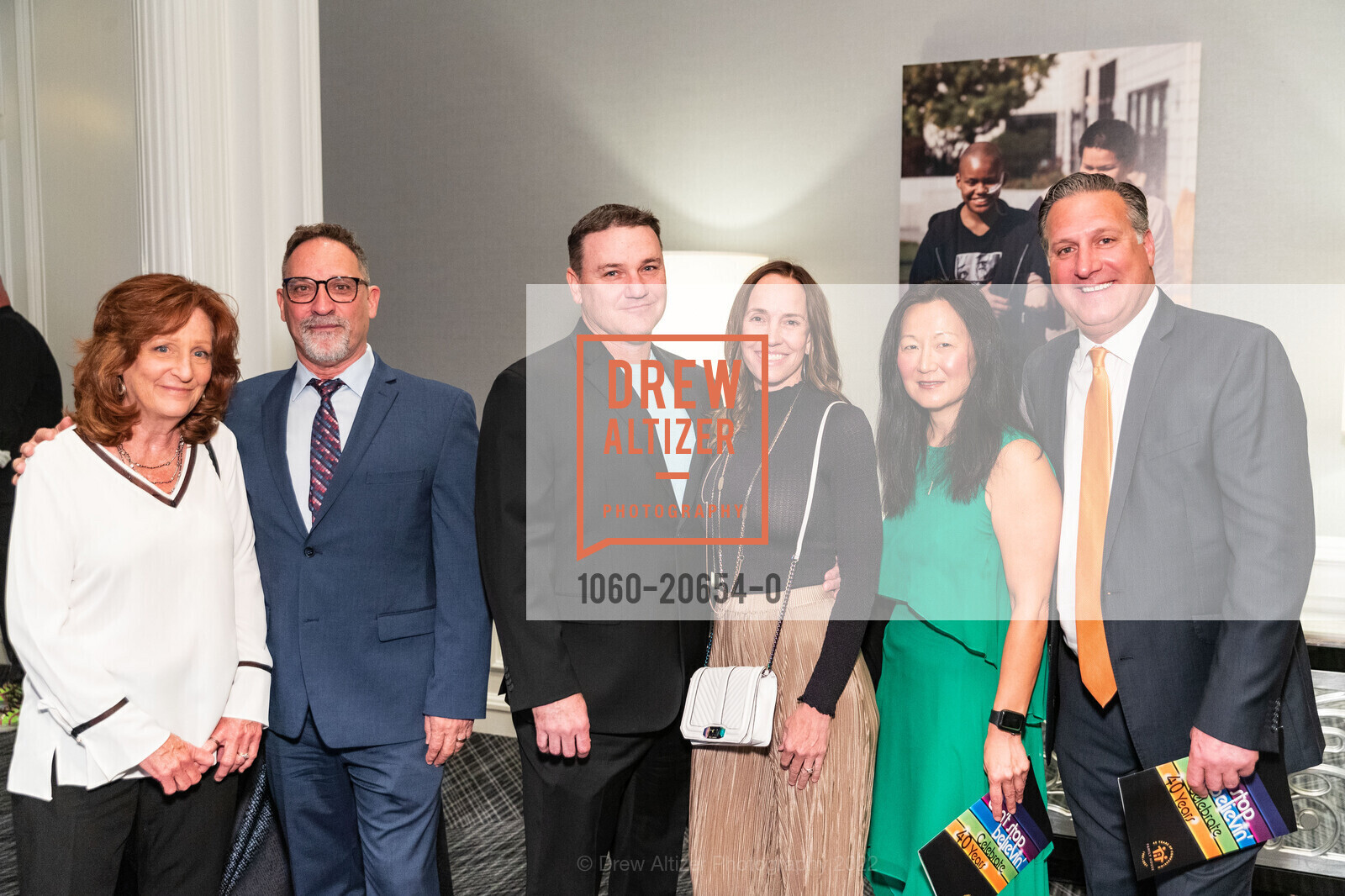 Toni Almeida, Mike Almeida, Mike Lindsay, Tami Lindsay, Janet, Tom Giarrusso, Family House 40th Anniversary Gala, The Ritz Carlton, April 2nd, 2022, Photo #1060-20654-0 Toni Almeida, Mike Almeida, Mike Lindsay, Tami Lindsay, Janet, Tom Giarrusso, Photo #1060-20654-0