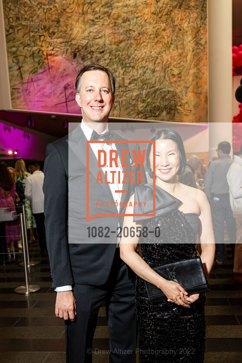 Thomas Roberson, Jaa Roberson, SFMOMA Art Bash, SFMOMA. 151 3rd St, April 8th, 2022, Photo #1082-20658-0 Thomas Roberson, Jaa Roberson, Photo #1082-20658-0
