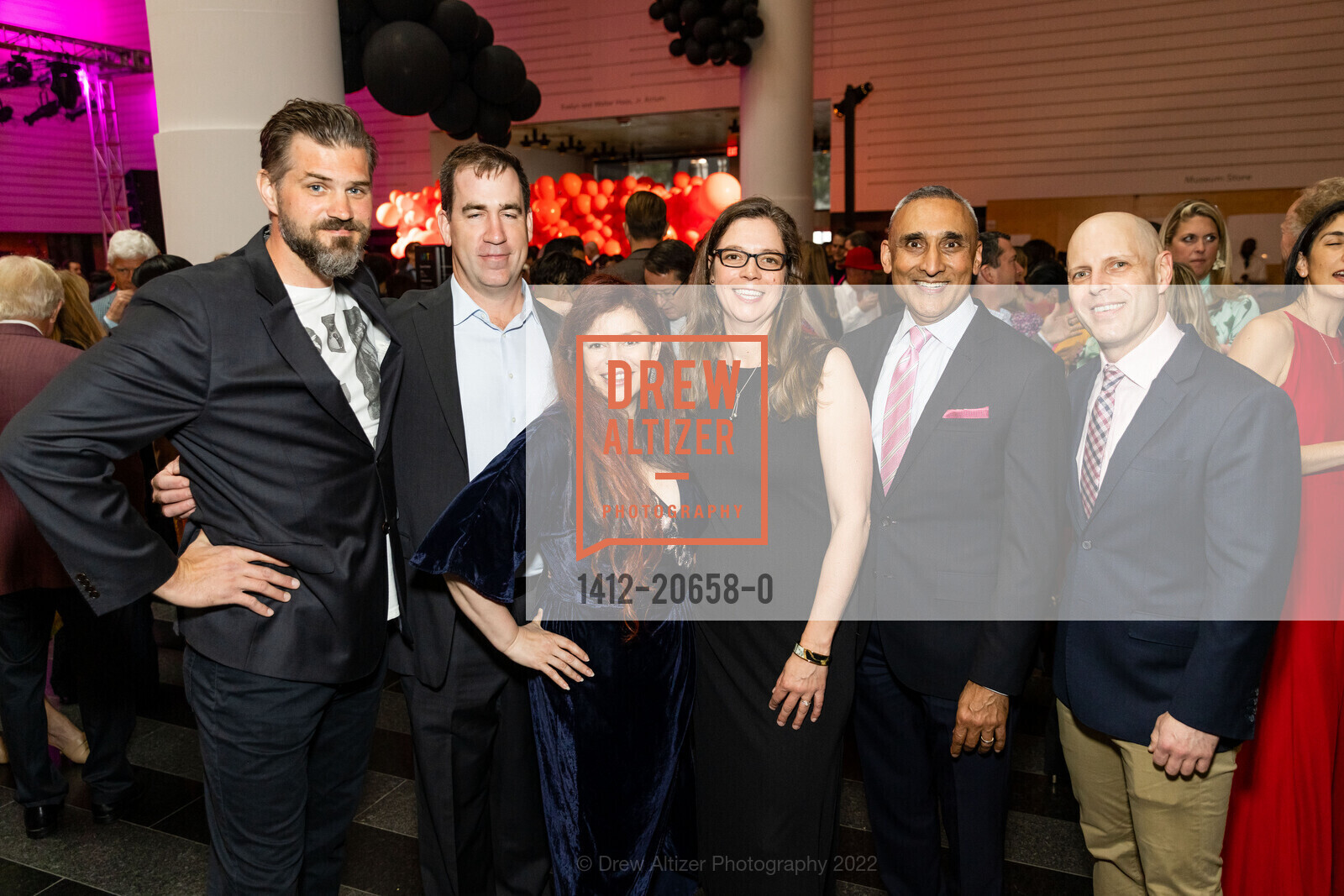 Steve Quick, Jack Poindexter, Glenda Swetman, Gabrielle Poindexter, Inder Dhillon, Ken Katz, SFMOMA Art Bash, SFMOMA. 151 3rd St, April 8th, 2022, Photo #1412-20658-0 Steve Quick, Jack Poindexter, Glenda Swetman, Gabrielle Poindexter, Inder Dhillon, Ken Katz, Photo #1412-20658-0